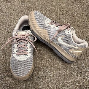 NIKE ZOOM SNEAKER